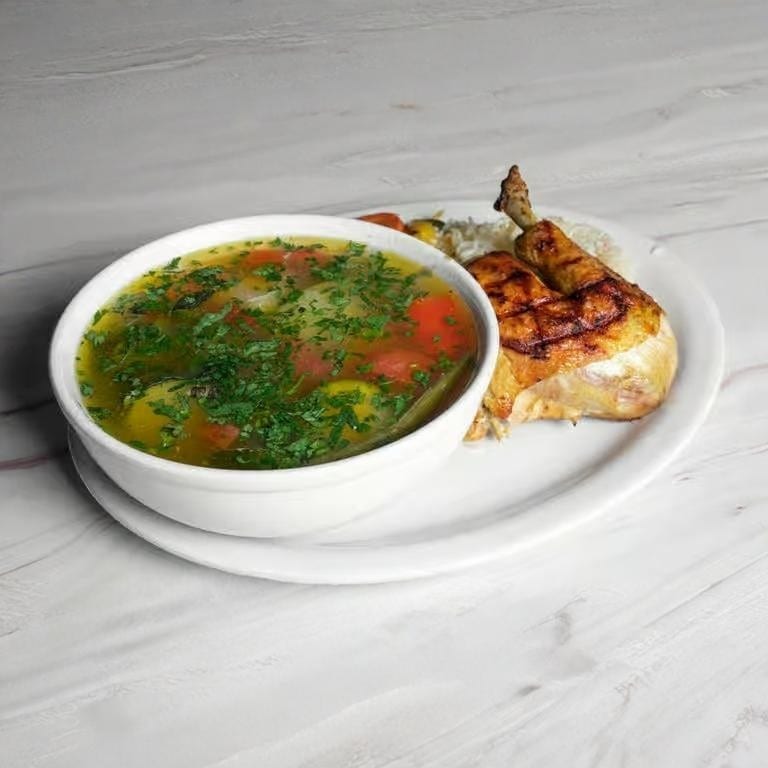Sopa de Gallina Criolla.